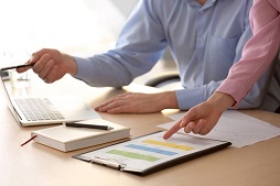 全自動(dòng)噸袋包裝機(jī)主要有哪些部件組成？